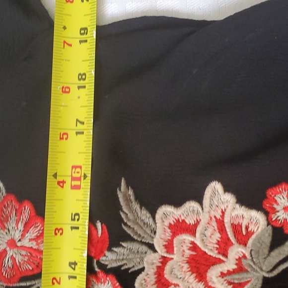 BY Together women's black embroidery top size M - Picture 15 of 15
